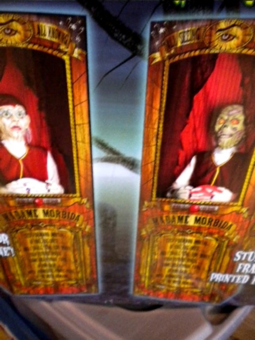 LIFESIZE ANIMATED GYPSY FORTUNE TELLER BOOTH HALLOWEEN PROP FIGURE