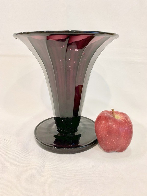 Registered British Glass Vase Maker? Antiques Board