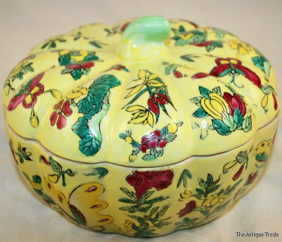 Chinese late 19c hand painted yellow glazed ceramics large pumpkin shaped jar