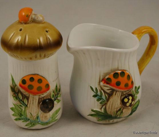 1978 Japanese porcelain hand painted mushroom shaped sugar shaker milk jug