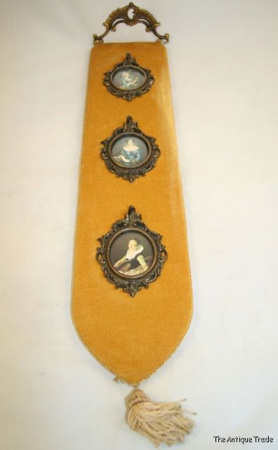 Vintage British 60s wall ornament with 3 miniatures