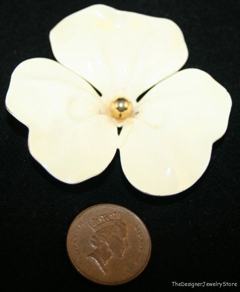 Vintage jewelry enamel white flower pin brooch  je25