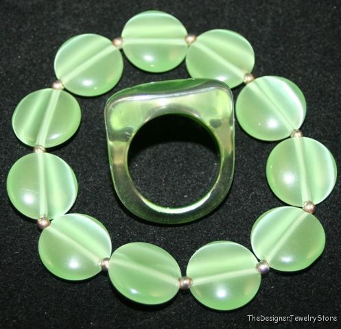 Vintage Italian Jewelry plexiglass ring bracelet je30