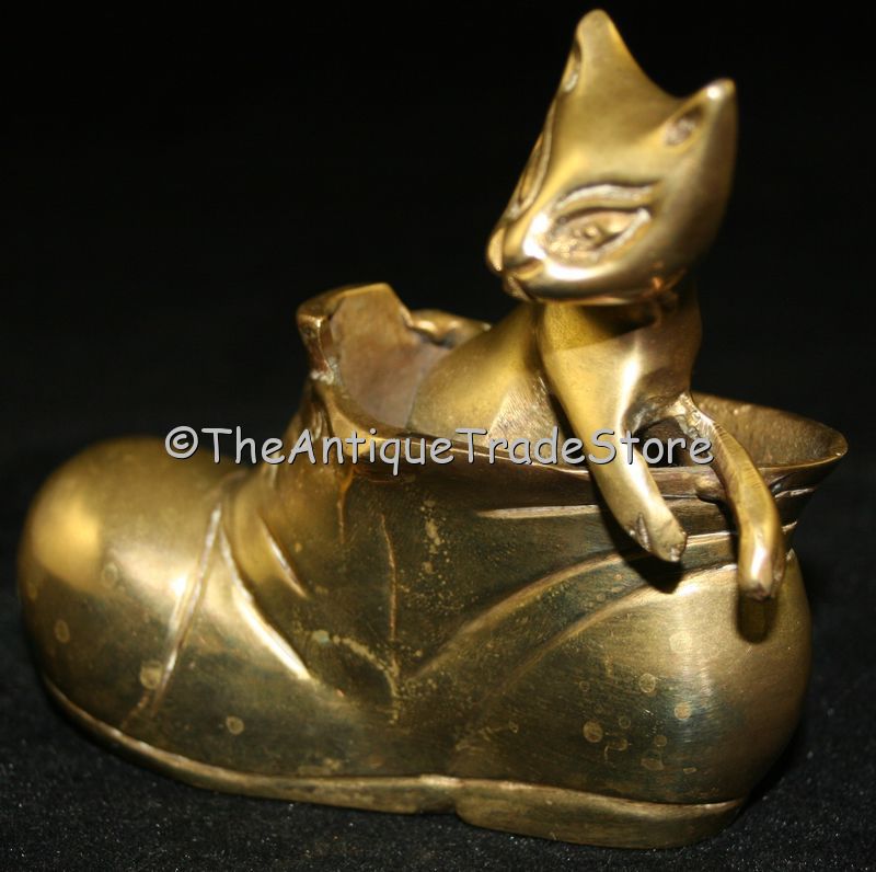 Vintage hot cast brass Cat in the Shoe paperweight