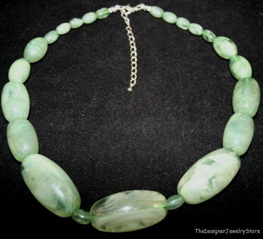 Vintage fashion Jewelry green plexiglass Necklace je38