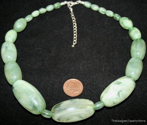 Vintage fashion Jewelry green plexiglass Necklace je38
