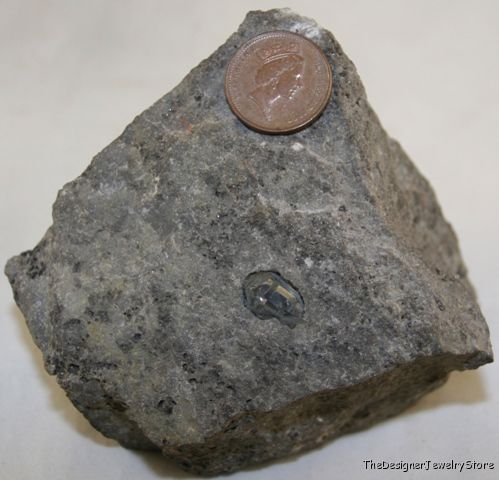 Natural Herkimer diamond quartz crystal in stone qu03