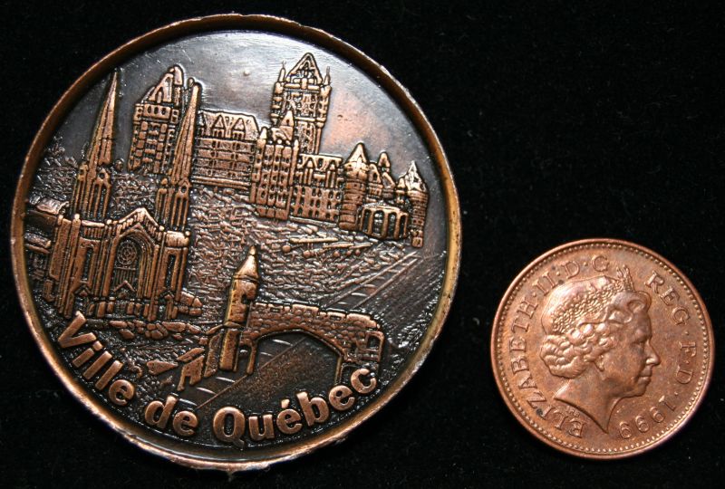 Vintage white metal Ville De Quebeck Canada medal