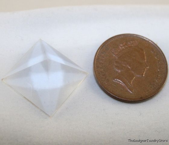 Natural crystal Quartz 16x16x11 gem pyramid 14.8ct qu6