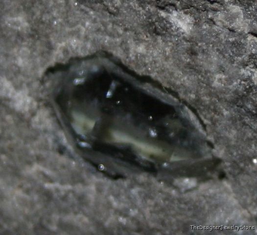 Natural Herkimer diamond quartz crystal in stone qu03