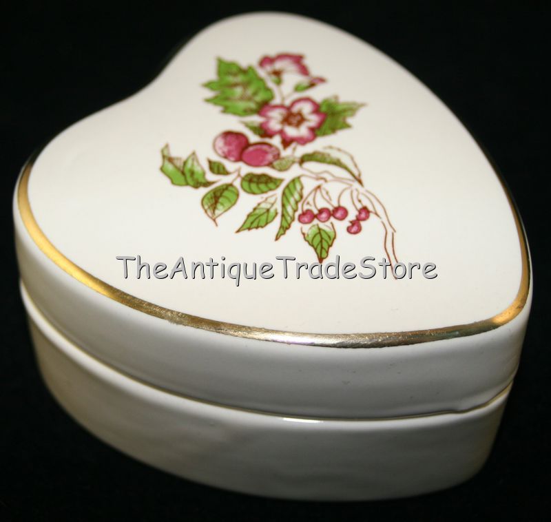 Vintage British Wade ceramic heart shaped Trinket box