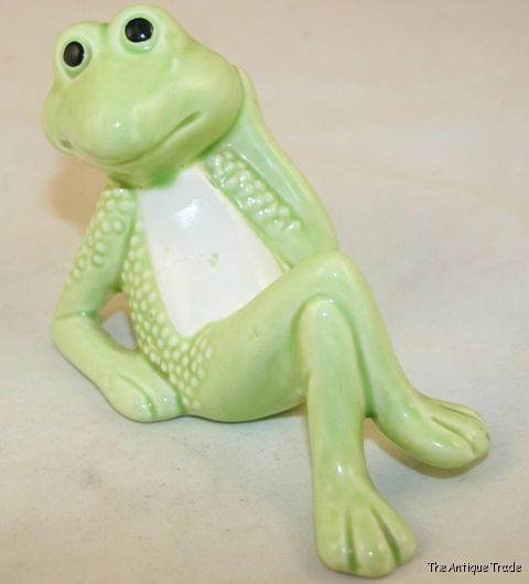 Vintage 1930 Art Deco ceramic Frog model ornament