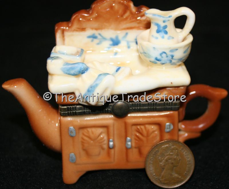 Ceramic hand painted Kitchen Sink trinket box