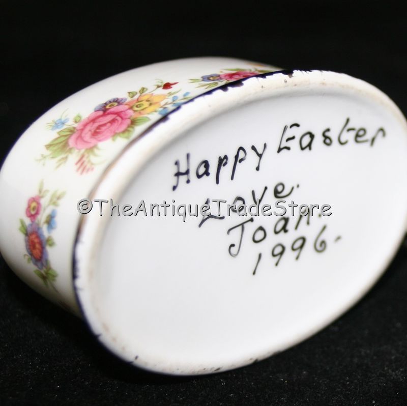 Retro 1996 British inscribed porcelain Pill box