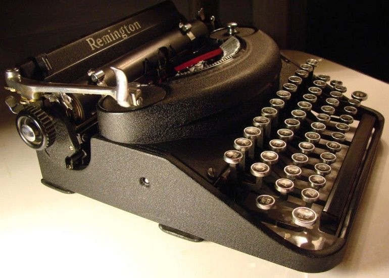 1939 Remington Noiseless DeLuxe Typewriter