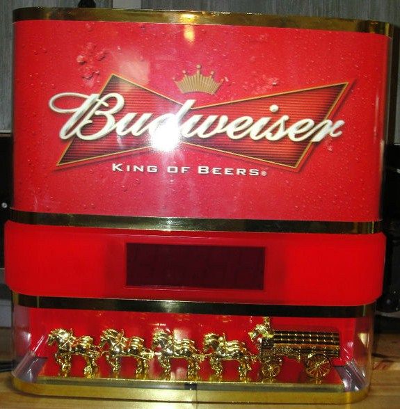 Budweiser King of Beers Clydesdales Horses Beer Wagon Clock