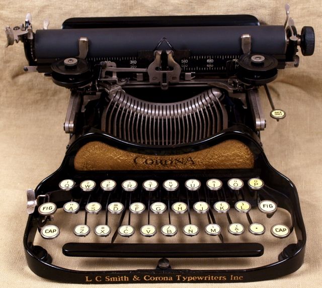 Corona 3 Folding Typewriter w/ Gold Panels