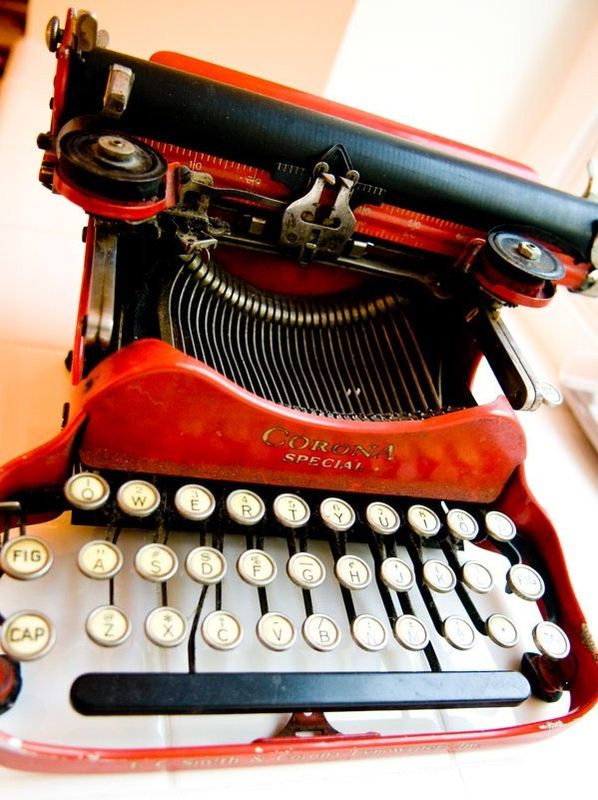 Corona Special Travel Typewriter in Red
