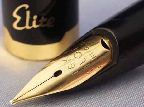 Elite Mini Pilot Fountain Pen 18Kt 1970s Elite Mini Pilot Fountain Pen 18Kt 1970s
