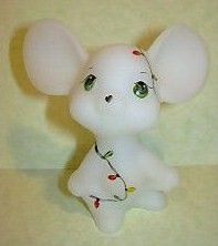 Fenton Gift Shop Exclusive 2004 Christmas Mouse with handpainted lights