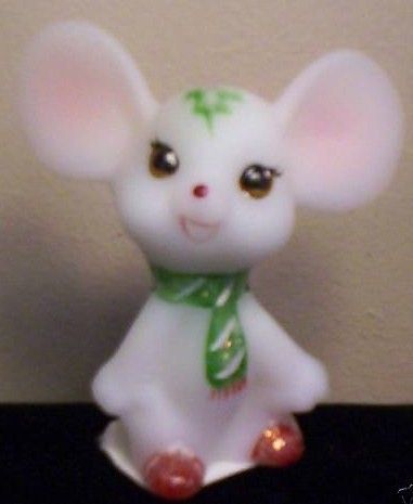 Fenton Holly Christmas Mouse