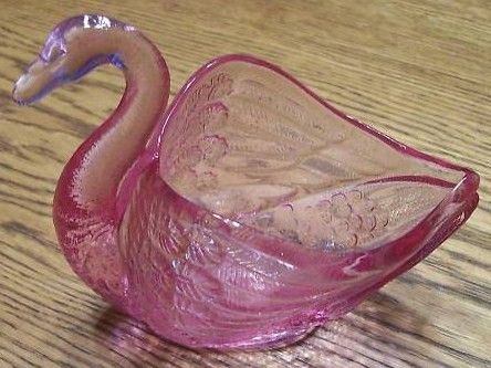 Fenton Pink Swan