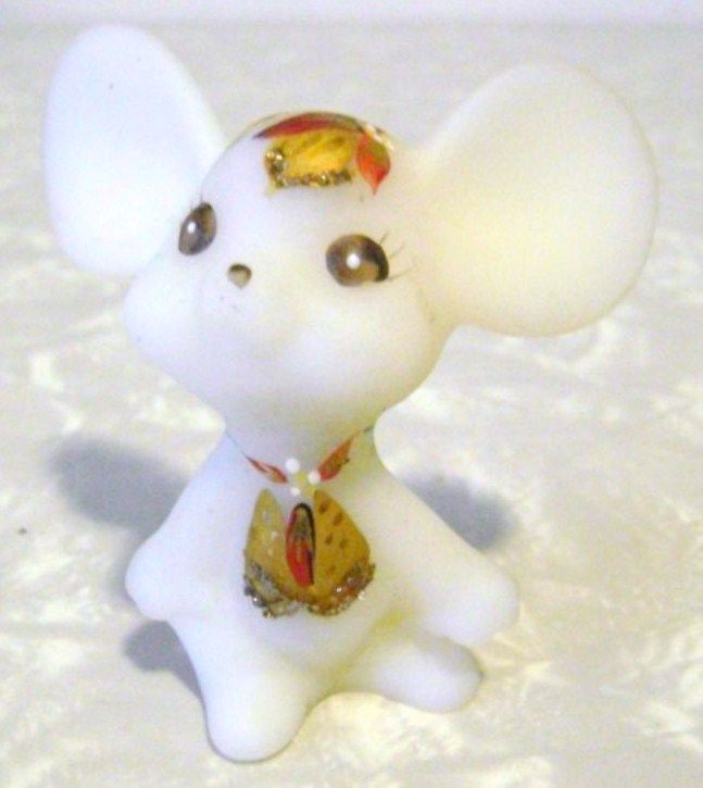 Fenton Holiday Chums Satin Opal Mouse Figurine