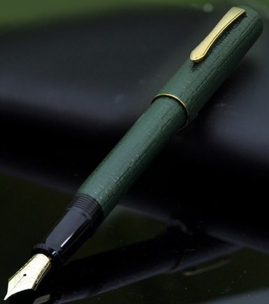 New Pilot Namiki Lacquer Series Green Pebble 18K Gold Fine