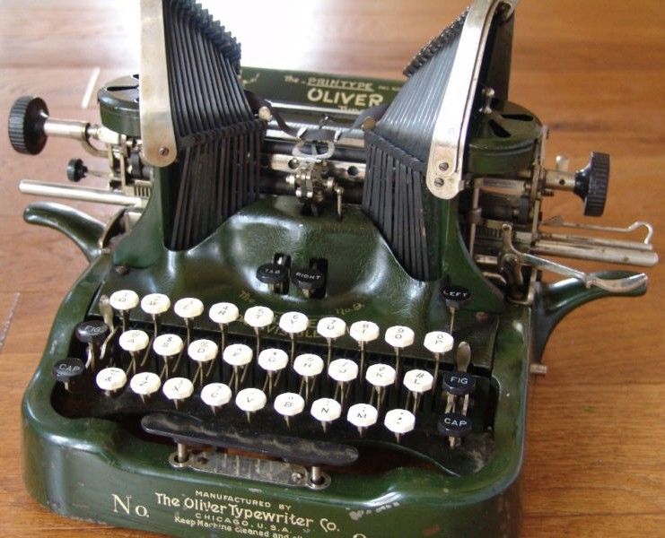 Oliver No 9 Typewriter