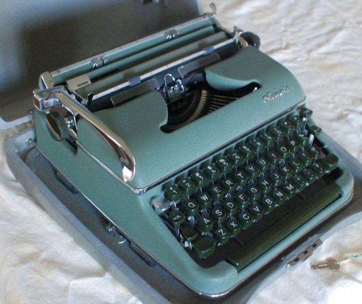 Olympia SM 3 DeLuxe Typewriter Spruce Green