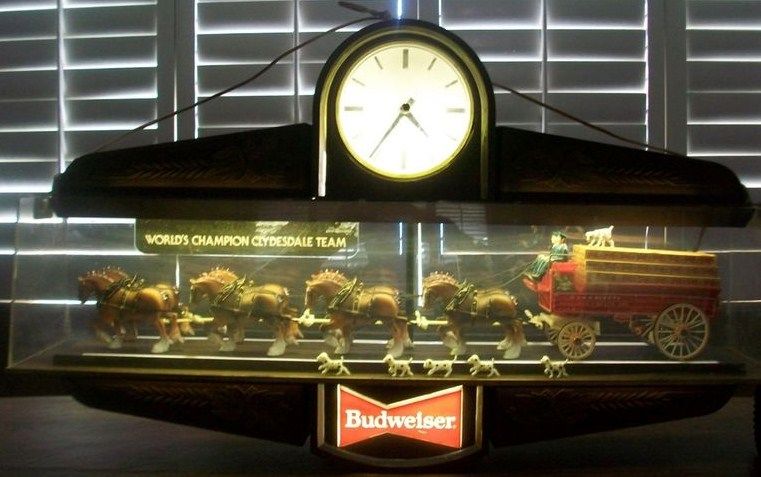 Vintage Budweiser Clock Clydesdale Advertising Bar Sign