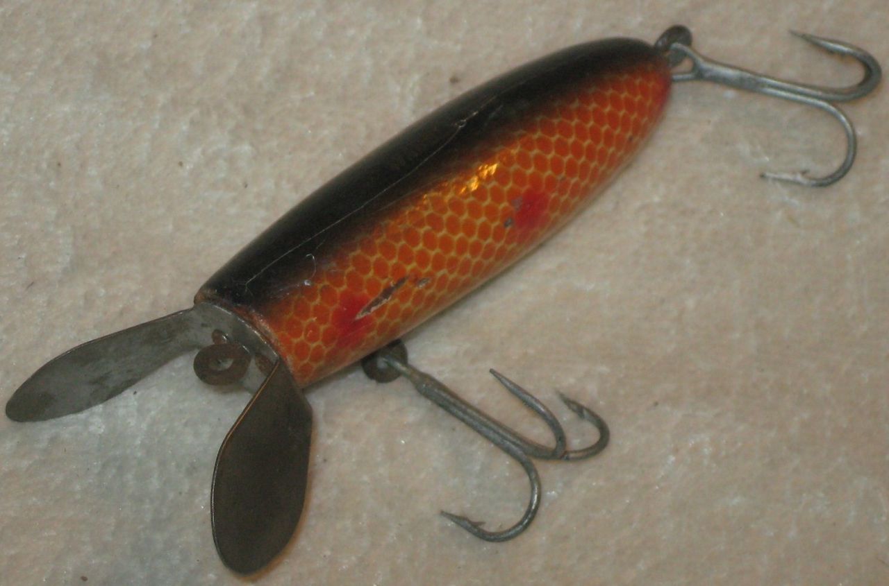 Vintage Makinen Waddle bug Wood Topwater Lure