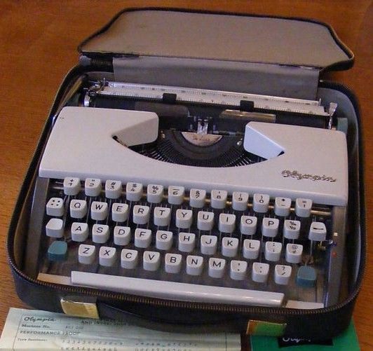 Vintage Olympia De Luxe Typewriter