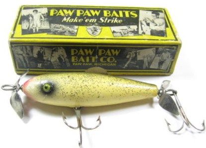 Vintage Paw Paw Minnow Wood Fishing Lure w/Box Vintage Paw Paw Minnow Wood Fishing Lure w/Box