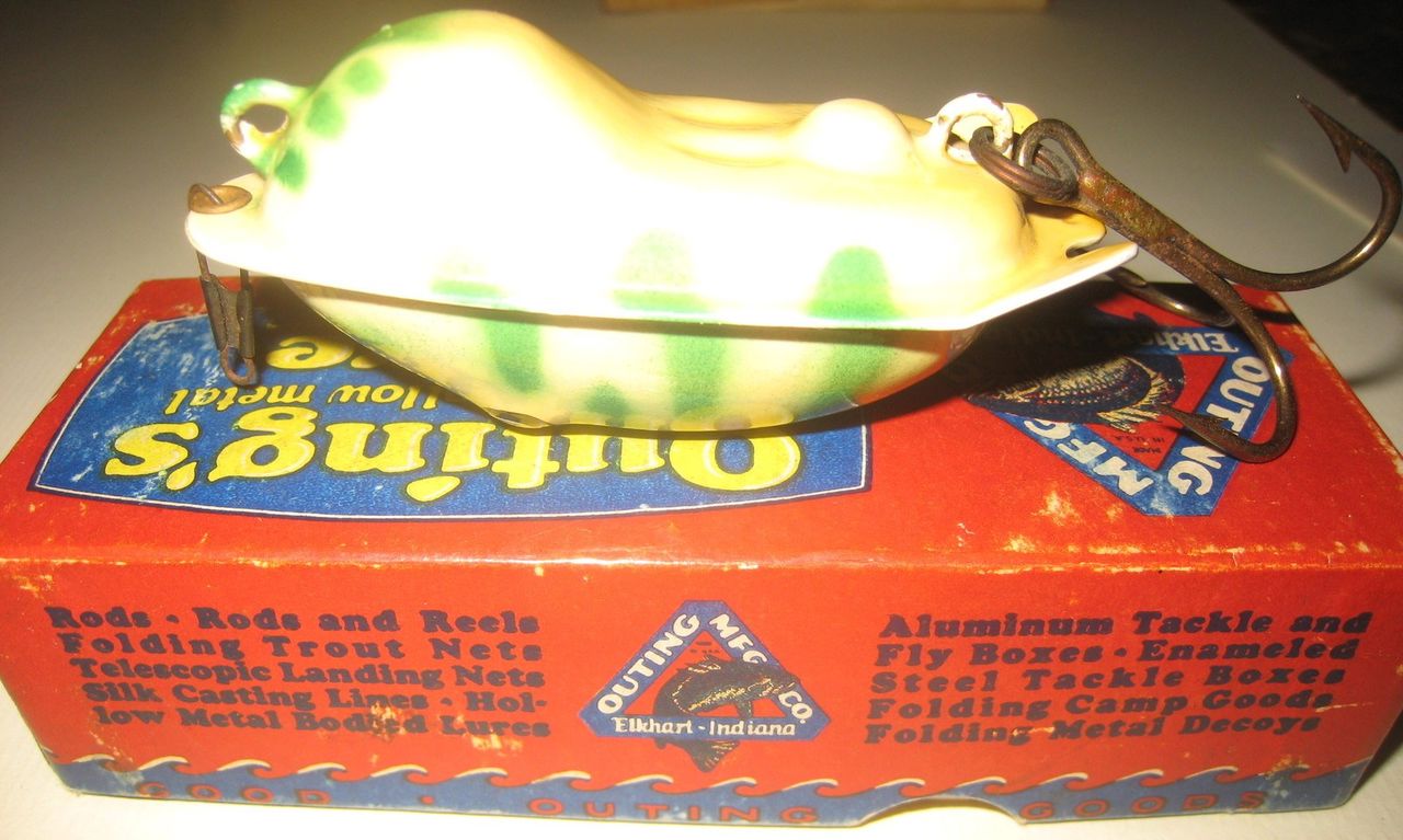 Vintage Outing's Getum Metal Lure in Box Elkhart, IN