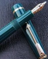Vintage Parker Slimfold Fountain Pen w/14K Gold Nib Vintage Parker Slimfold Fountain Pen w/14K Gold Nib