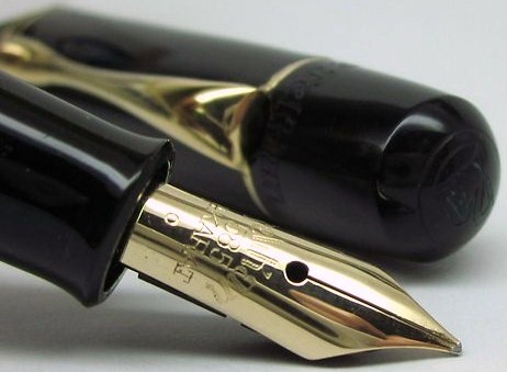 Vintage PELIKAN 100 N fountain pen GREEN marbled 14k585 06-nib Oblique Broad nib
