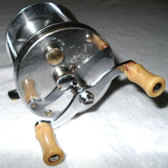 Vintage Pflueger Trump 1943 Anit-Back-Lash Level Wind Reel Vintage Pflueger Trump 1943 Anit-Back-Lash Level Wind Reel