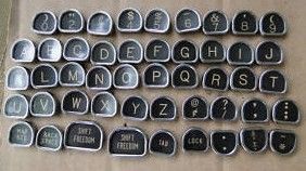 Vintage Royal Flat Botton Circle Keys