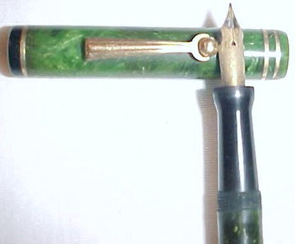 Vintage Wahl Eversharp Green Fountain Pen w/14K Gold Nib