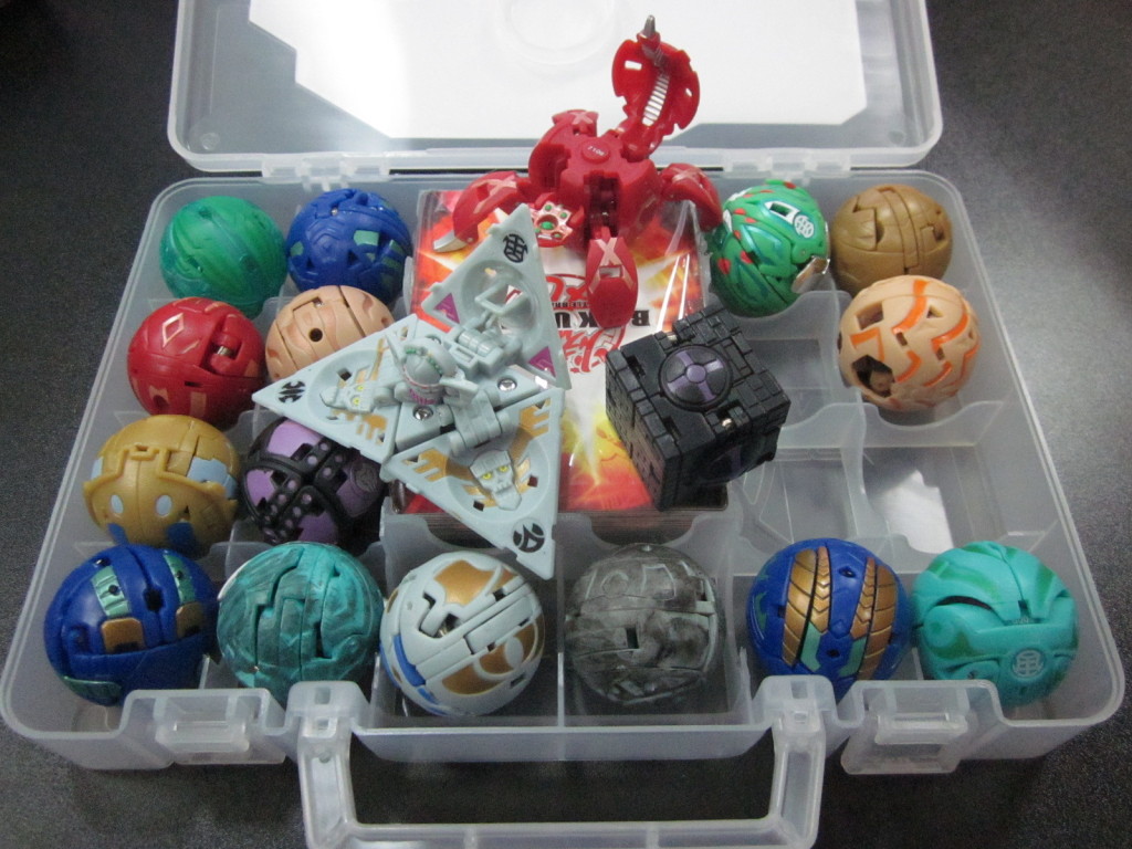 Bakugan 18 Pack avec 18 en métal Brawlers cartes bakubox/case avec deux