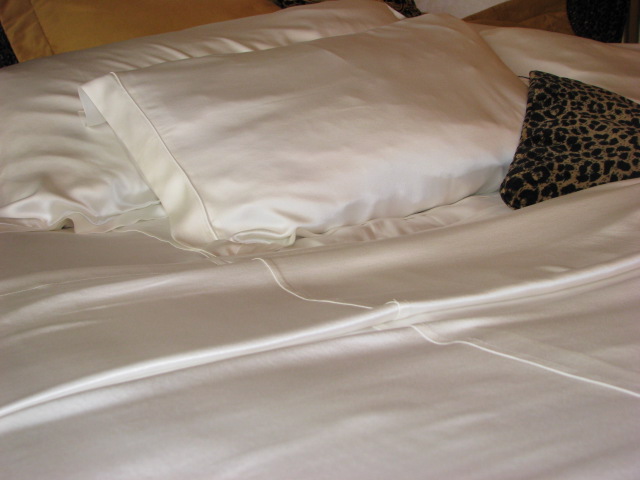 $650 IVORY 100% SILK Charmeuse QUEEN, 6 PIECE Sheet Set