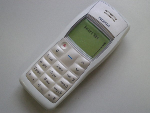 NOKIA 1100 MOBILE CELL PHONE + CHARGER - UNLOCKED