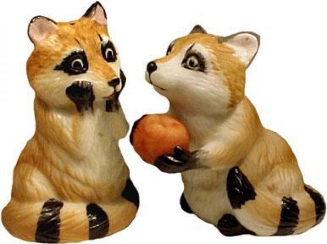 Raccoon From Franklin Mint Salt & Peppers NIB