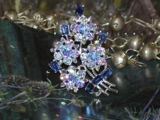 Vintage Lisner Pin