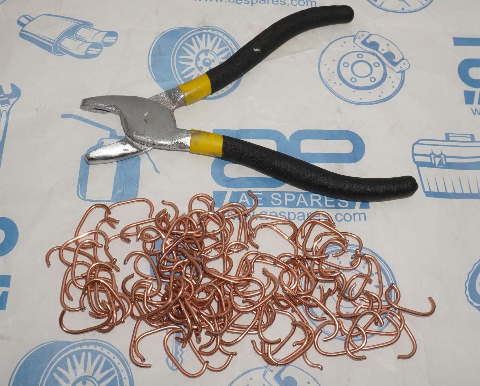 Hog Rings C-Clips / Upholstery Clips Set of 500 With Pliers For Car Seat Fence