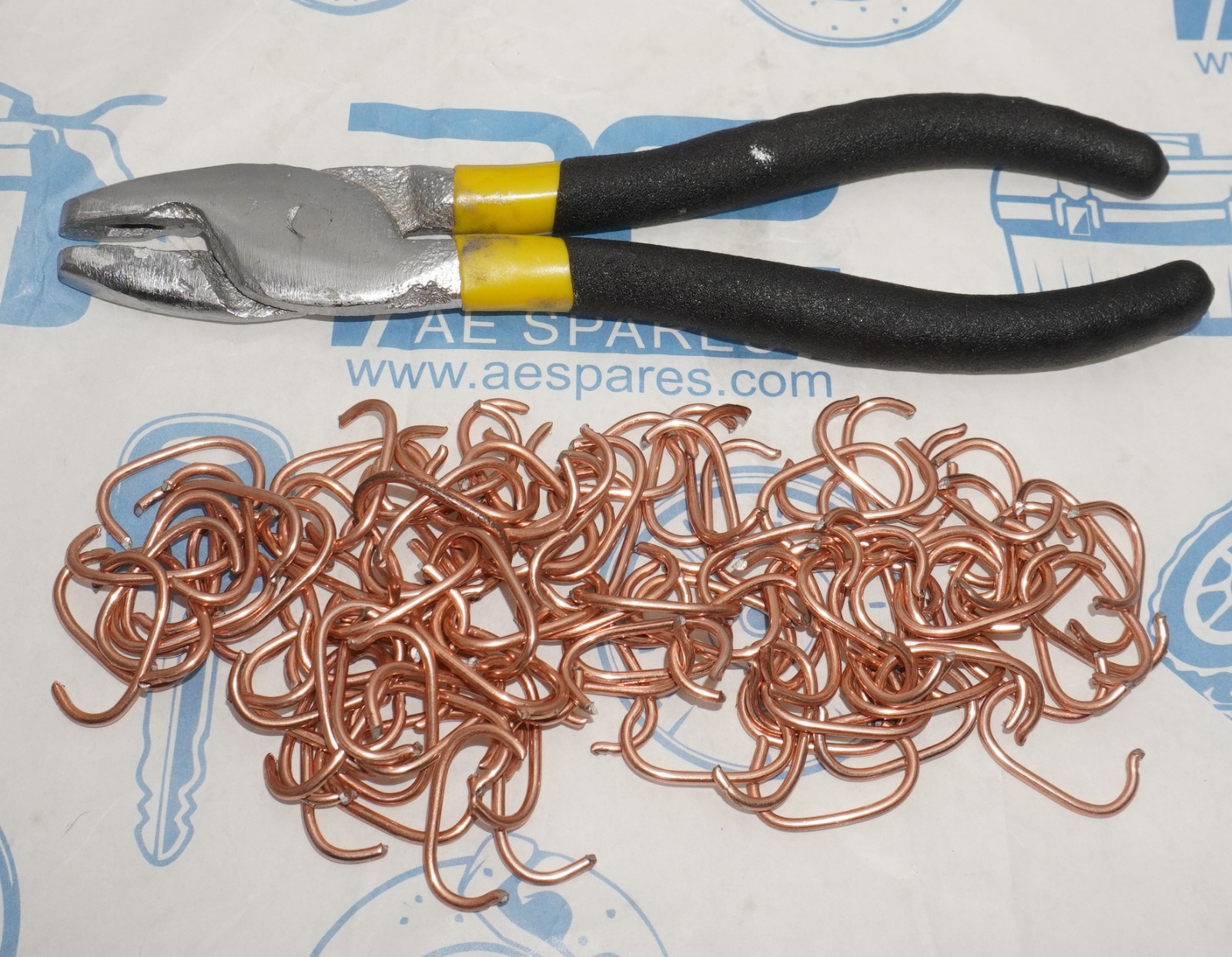 Hog Rings C-Clips / Upholstery Clips Set of 500 With Pliers For Car Seat Fence