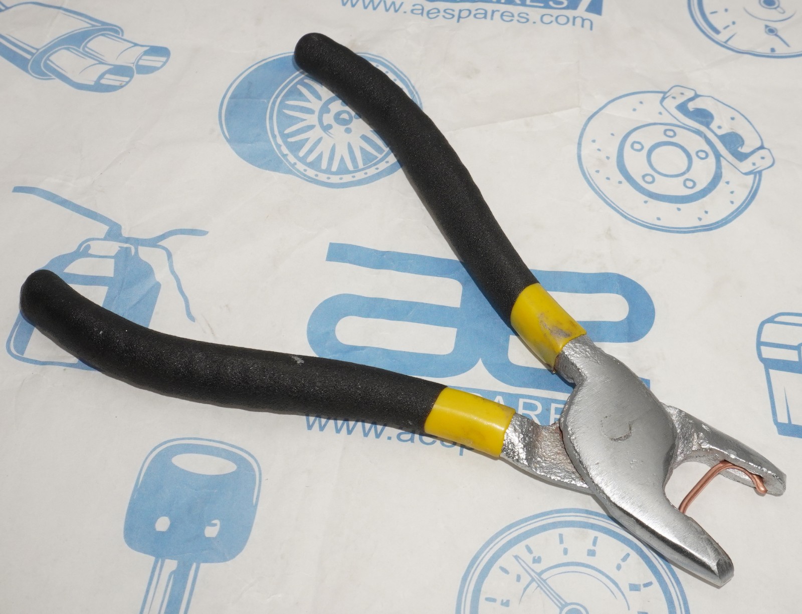 Hog Rings C-Clips / Upholstery Clips Set of 500 With Pliers For Car Seat Fence