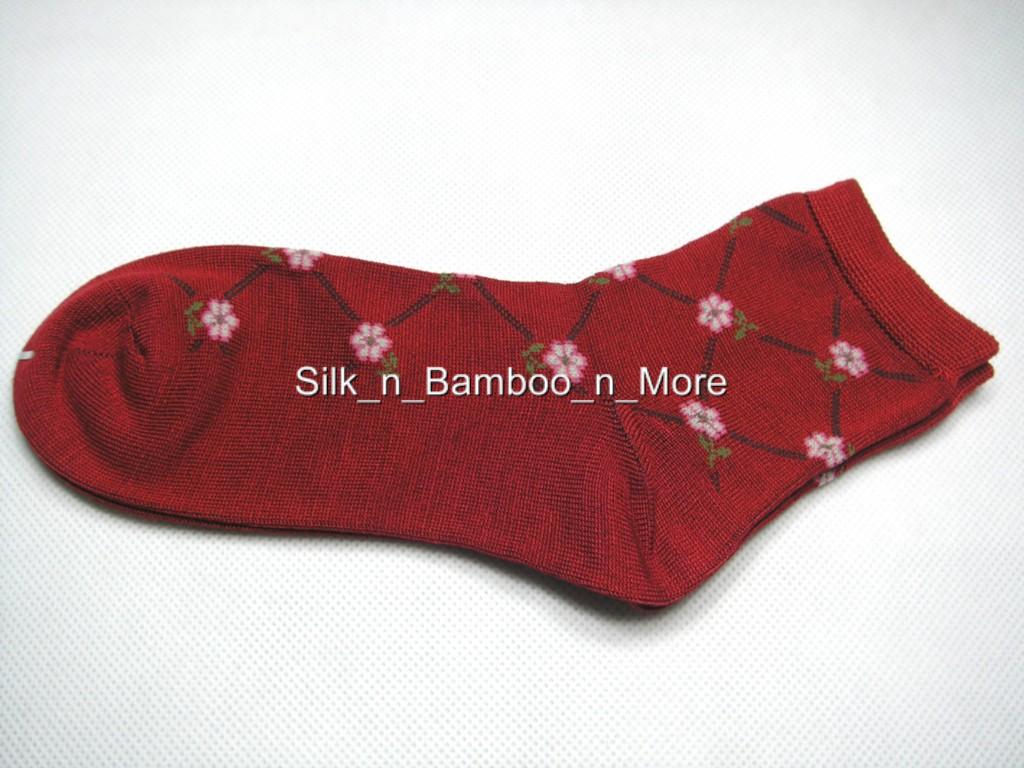 lot 4 new silk knit child\'s medium socks for 8~12 years