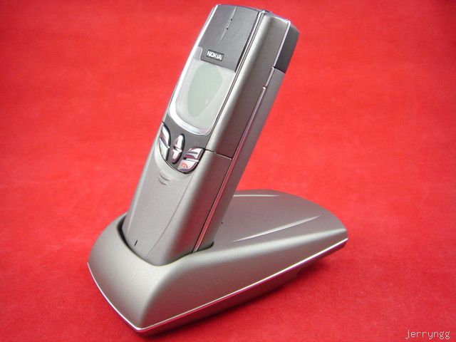 Nokia 8850 with Desktop Charger